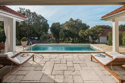 Villa Porto Bus Beachside by Villas Guide