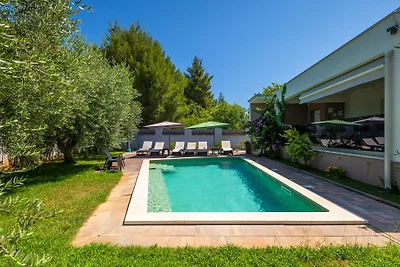 Villa Dila by Villas Guide