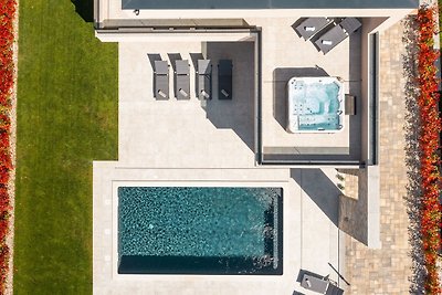 Modern villa Prudensia with pool in Poreč