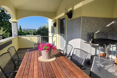 Flora Apartment with pool by Villas Guide