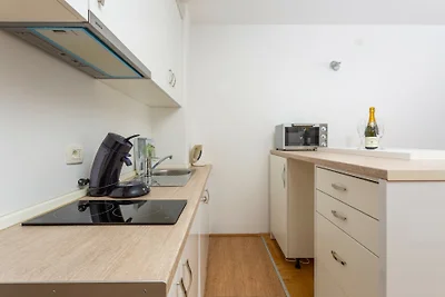 Apartman Zora 1 by Villas Guide