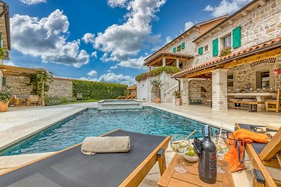 Rustic villa Kata with outdoor pool in Sv.