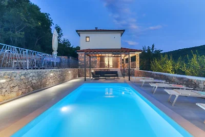 Casa Verde with pool&whirpool by Villas Guide