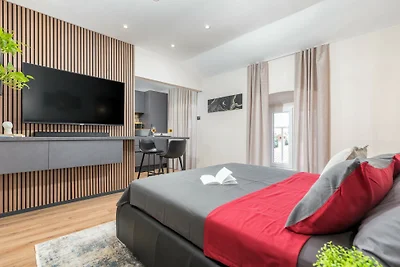 Modern & warm studio near Arena by Villas...