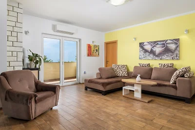 Villa Wally with outdoor pool by Villas Guide