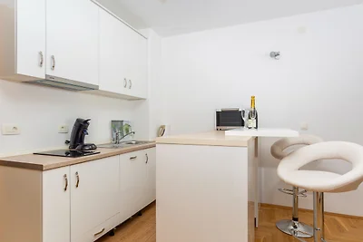 Apartman Zora 2 by Villas Guide