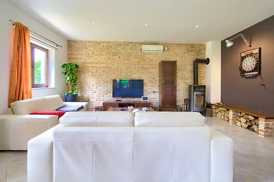 Villa Tara with heated pool by Villas Guide