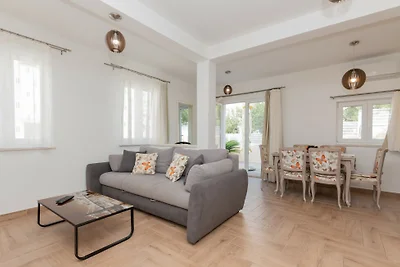 Holiday Home VIKK in Makarska by Villas Guide