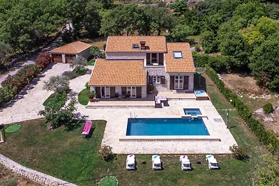 Villa Olive by Villas Guide