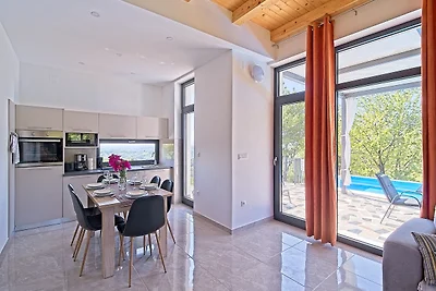 Holiday Home Lipa by Villas Guide