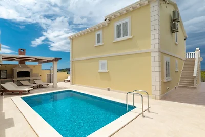 Villa Mediterana by Villas Guide