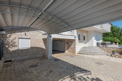 Villa Jelavic - Makarska by Villas Guide