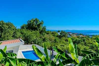 Villa Eduarda pool&whirpool by Villas Guide