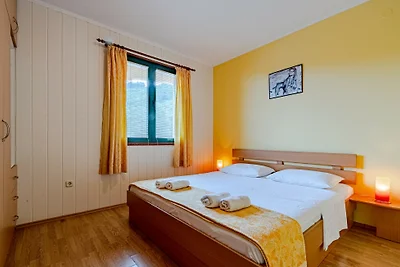 APARTMAN ÐONI 1 by Villas Guide