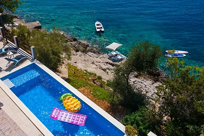 Waterfront House Arnet by Villas Guide