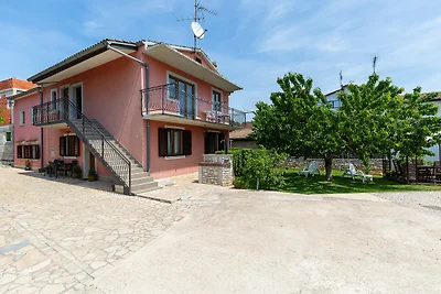 Beautiful Apartment Fratta with garden in Tar