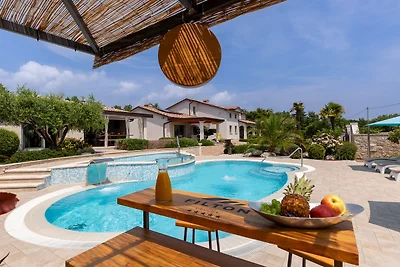 Villa Filton by Villas Guide