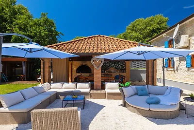 Lukini dvori by Villas Guide