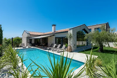Villa Flores by Villas Guide