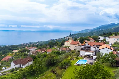 Apartment Daša with pool by Villas Guide