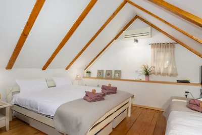 Holiday Home Villa Rosemary by Villas Guide