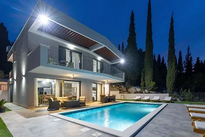 Villa Juma by Villas Guide