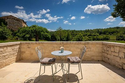 Rustic villa Zvonar with pool in Motovun