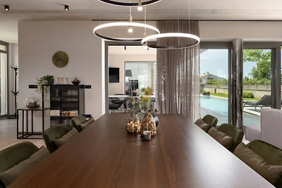 Villa Lipa Tree by Villas Guide