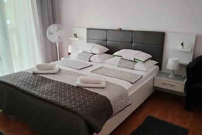Flora Apartment with pool by Villas Guide