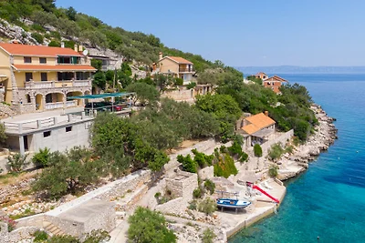 APARTMAN ÐONI 2 by Villas Guide