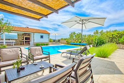 Villa Estate 2 by Villas Guide