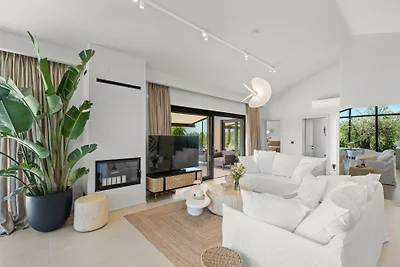 Villa Flores by Villas Guide