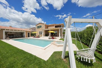 Rustic Villa Jakob with pool in Tinjan