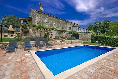 Rustic villa Casa Mazuli with pool in...