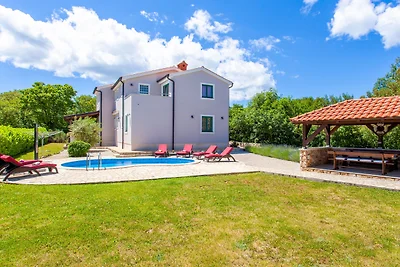Villa Tara with heated pool by Villas Guide