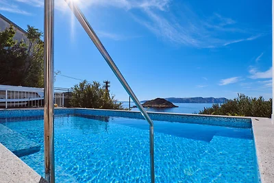 Apartman Arnia pool&beachfront by Villas...