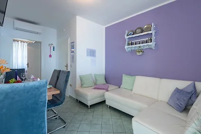 Apartman Lucija 5 by Villas Guide