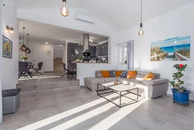 Villa Camelia by Villas Guide