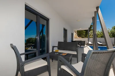 Apartman Mia 2 - Omiš by Villas Guide