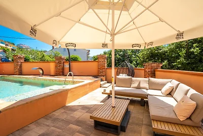 Luxury Villa Mer pool apartman by Villas...