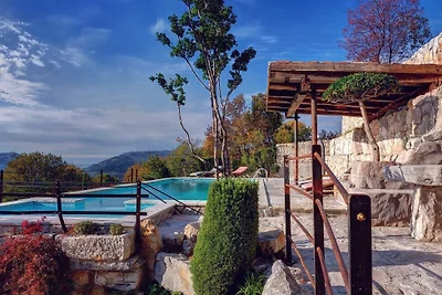 House sound of nature by Villas Guide