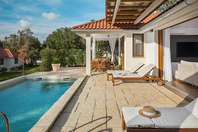 Villa Porto Bus Beachside by Villas Guide