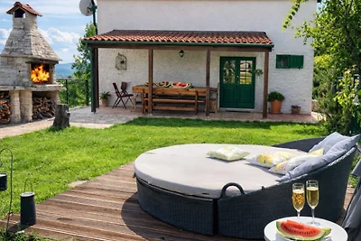 Villa Ruby beachfront by Villas Guide