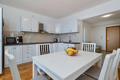 Apartment Mediera sea view 1 by Villas Guide