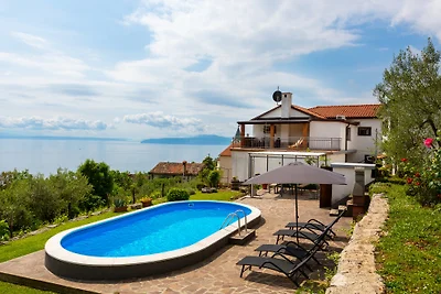 Apartment Daša with pool by Villas Guide