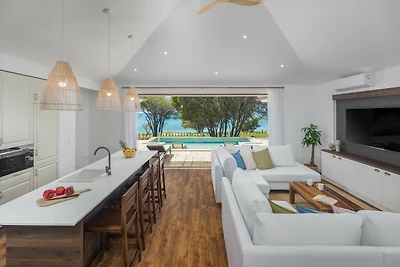 Villa Porto Bus Beachfront by Villas Guide