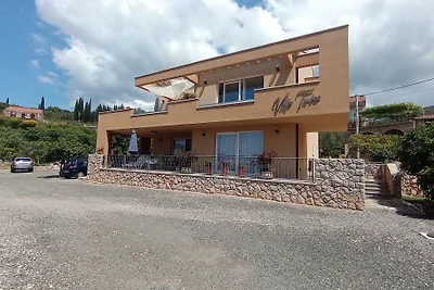 Apartman Twins 2 by Villas Guide