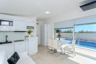 Villa Eduarda pool&whirpool by Villas Guide