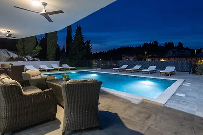 Villa Juma by Villas Guide