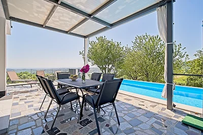 Holiday Home Lipa by Villas Guide